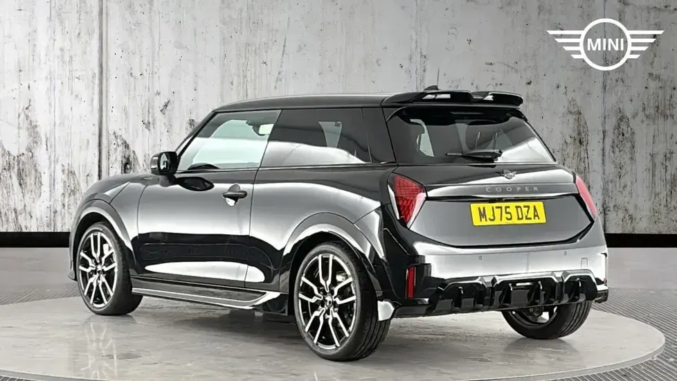 Used Mini Cooper Hatch 113 kW (154 HP) 2025 Black Hatchback
