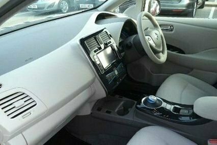 Begagnad Nissan Leaf 80 kW (109 HK) 2011 Halvkombi