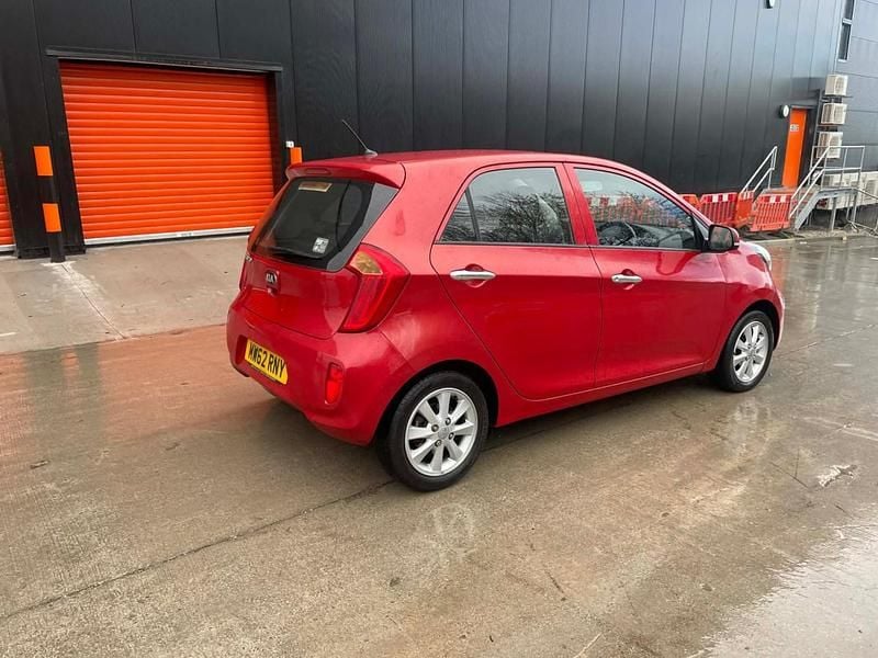 Used Kia Picanto 68 HP (50 kW) 2013 Red Hatchback
