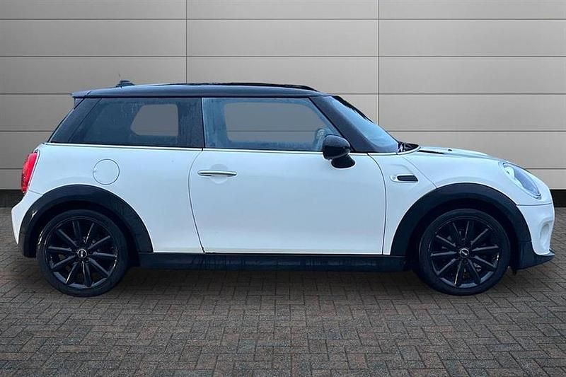 Used Mini Cooper 136 HP (100 kW) 2014 White Hatchback