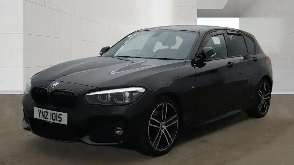 Begagnad BMW 118 M Sport 150 HK (110 kW) 2018 Svart Halvkombi