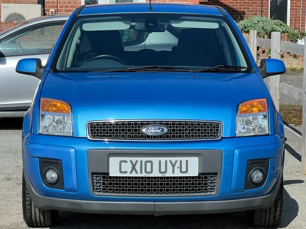 Used Ford Fusion Titanium 99 HP (72 kW) 2010 Blue Hatchback