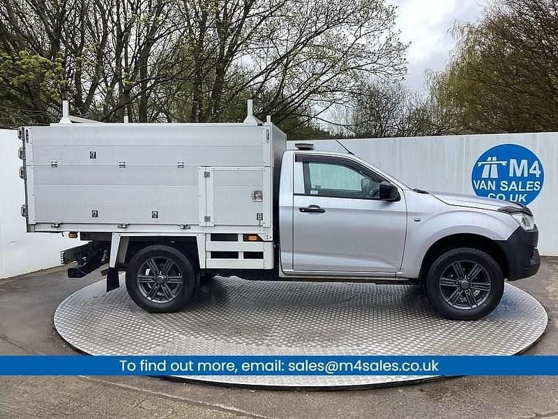 Used Isuzu D-Max 163 HP (119 kW) 2021 Silver Pickup