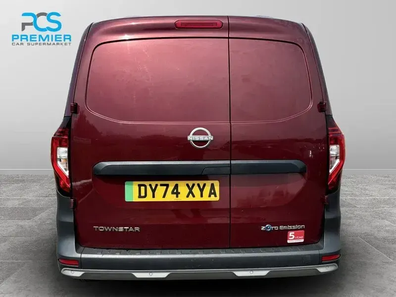 Used Nissan Townstar Acenta 89 kW (122 HP) 2024 Red Van