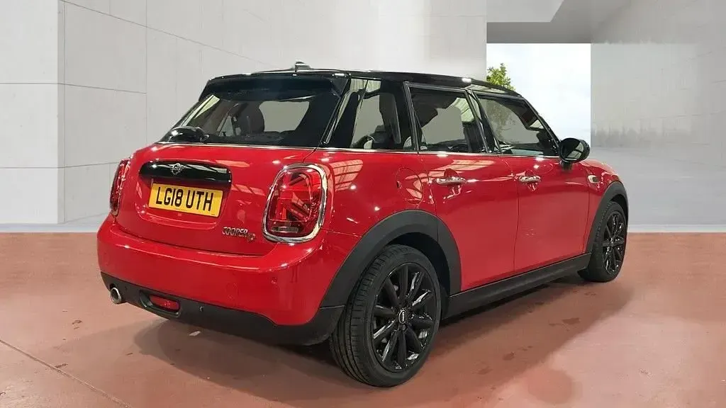 Used Mini Cooper D Hatch 116 HP (85 kW) 2018 Red Hatchback