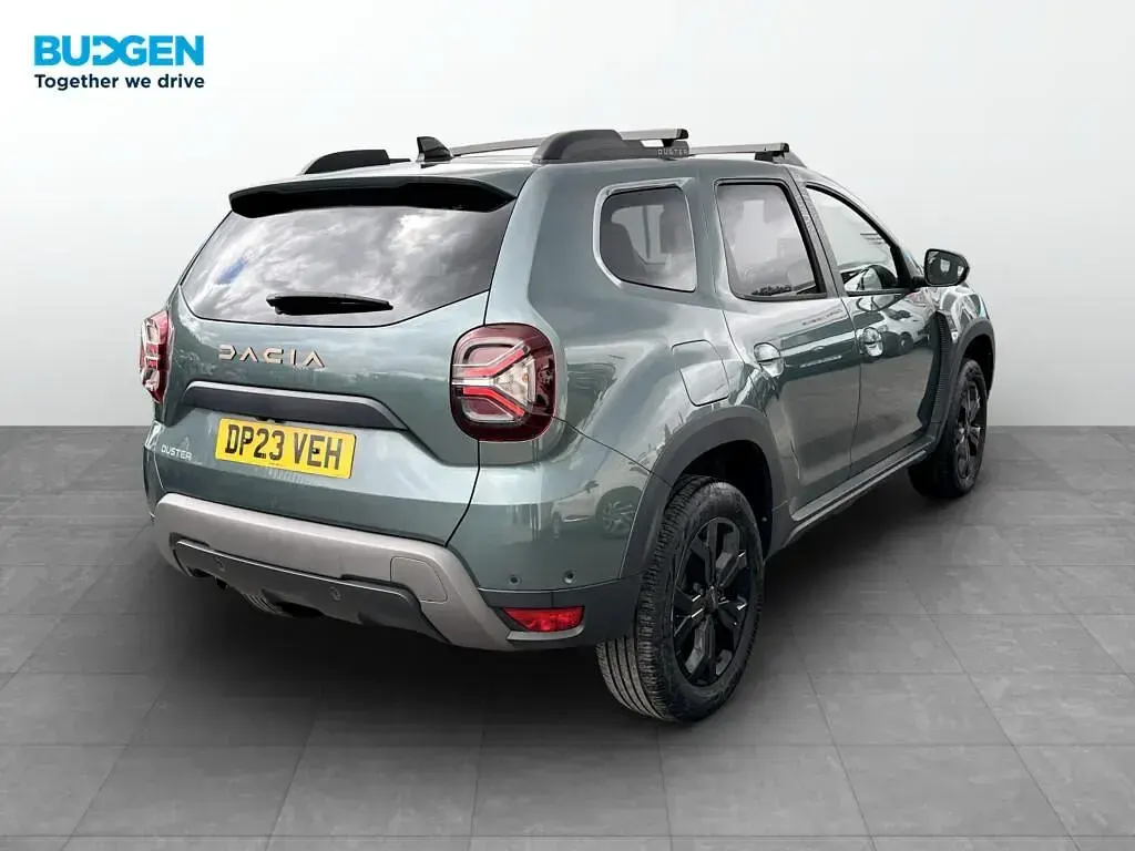 Used Dacia Duster Extreme 90 HP (66 kW) 2023 Green SUV