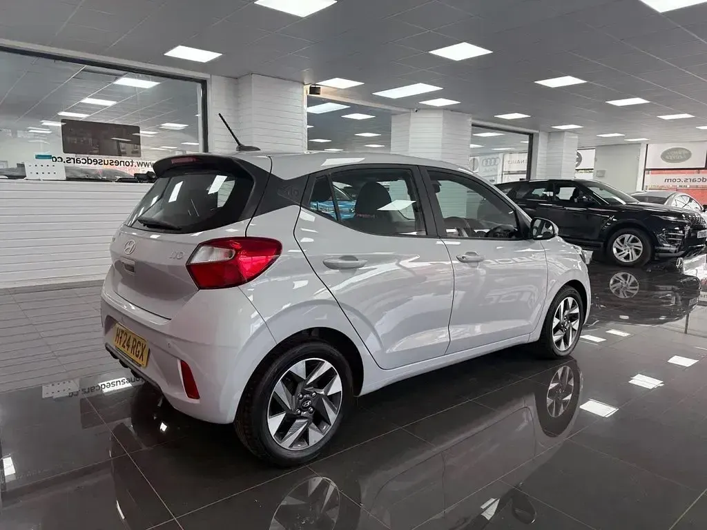 Used Hyundai i10 Advanced 67 HP (49 kW) 2024 Grey Hatchback