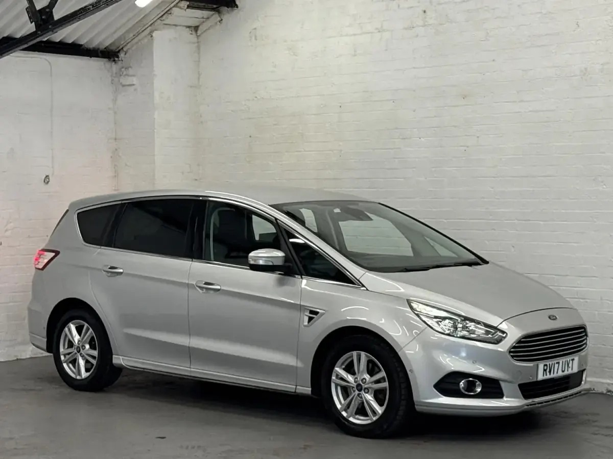 Used Ford S-MAX Titanium 150 HP (110 kW) 2017 Silver MPV