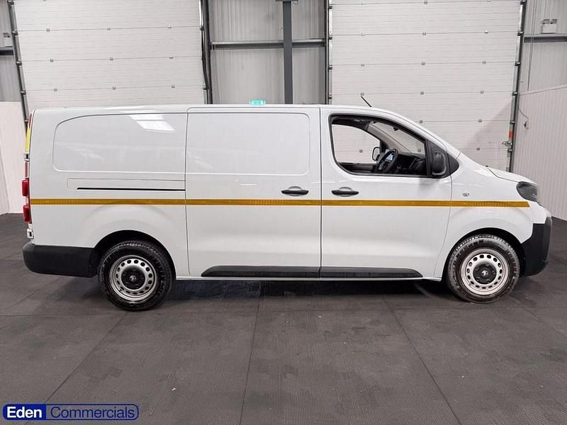 Gebraucht Vauxhall Vivaro 145 PS (106 kW) 2024 Weiß Van / Kleinbus