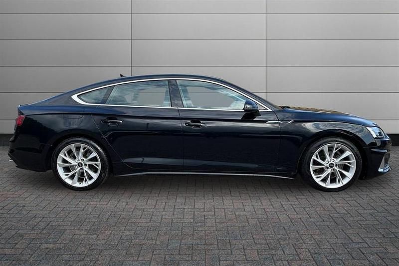 Używany Audi A5 Sport 150 KM (110 kW) 2024 Czarny Hatchback