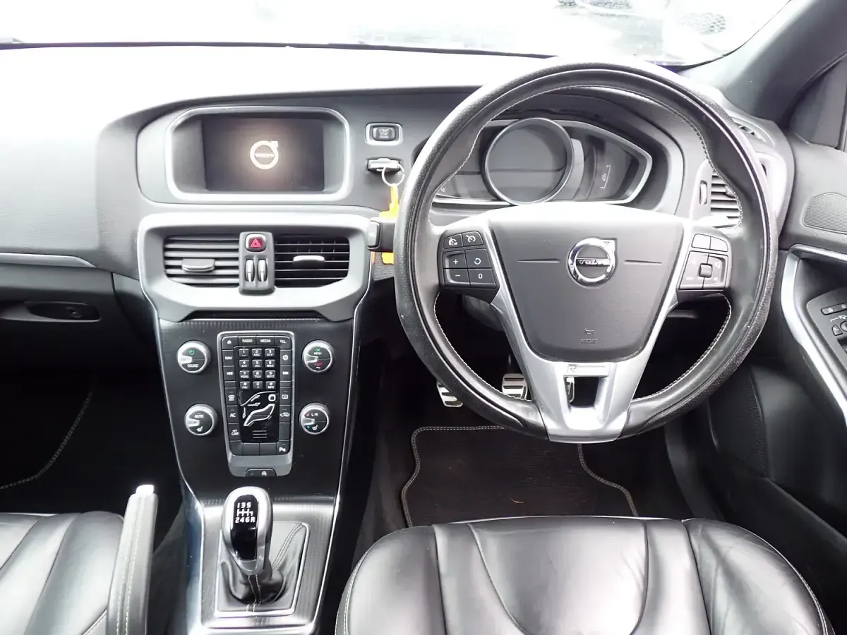 Used Volvo V40 R-Design Pro 190 HP (139 kW) 2017 Grey Hatchback