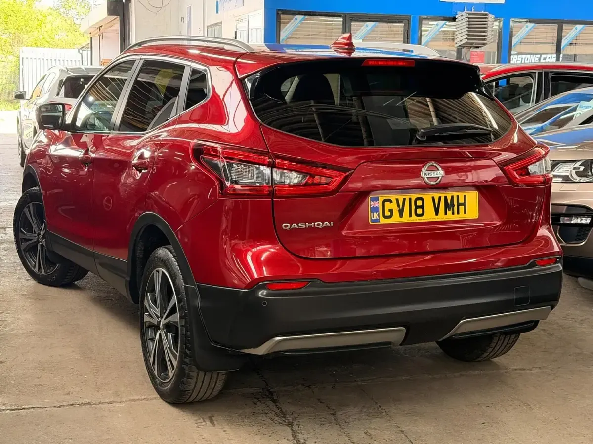 Used Nissan Qashqai N-Connecta 115 HP (84 kW) 2018 Red SUV