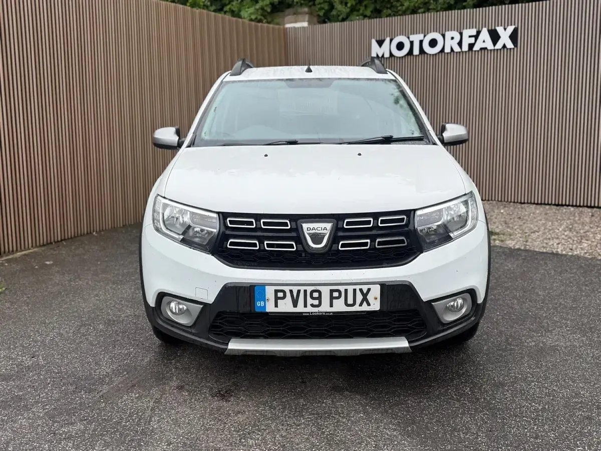 Used Dacia Sandero Essentiel 95 HP (69 kW) 2019 White Hatchback