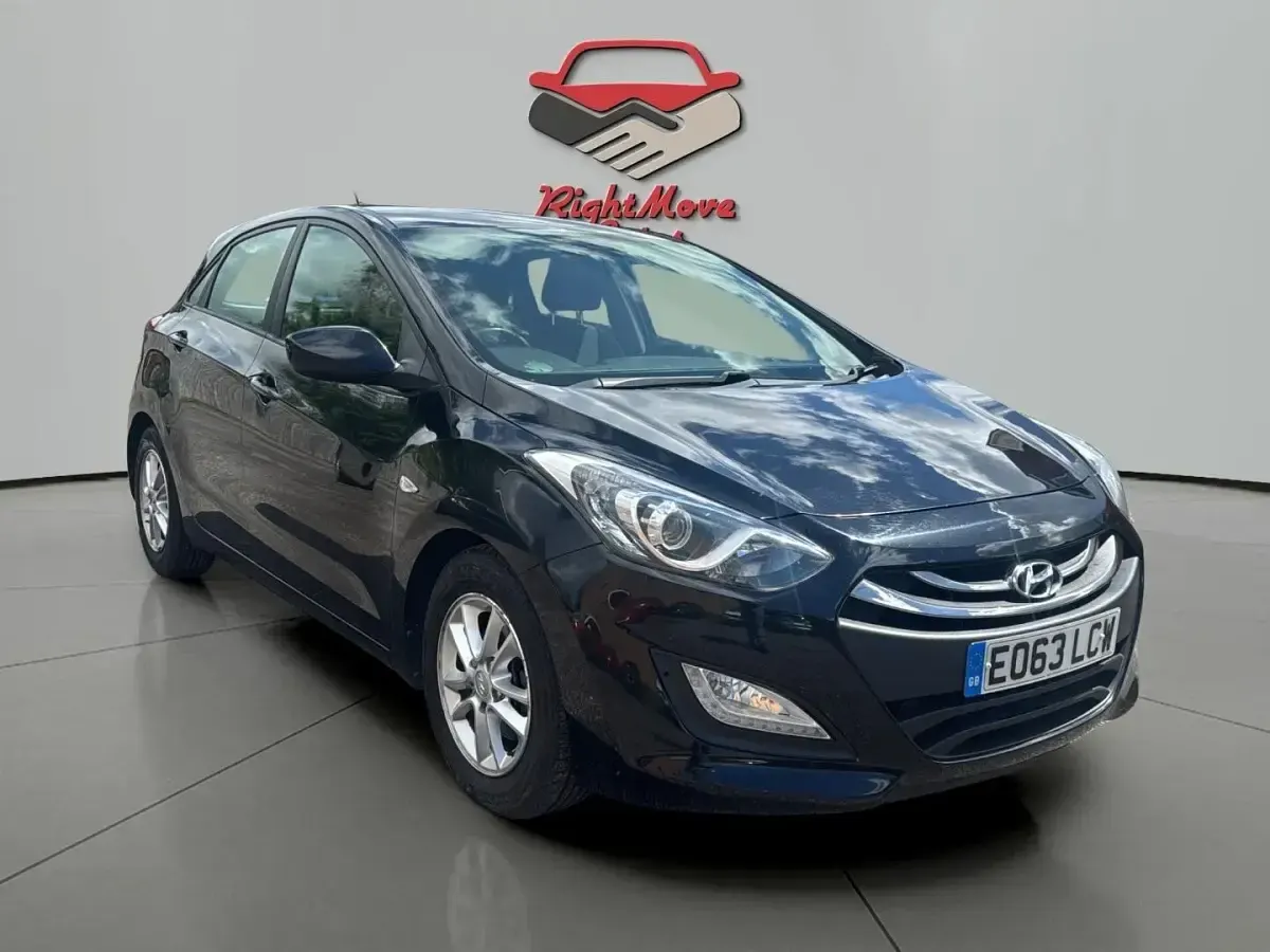 Second-hand Hyundai i30 Active 100 CP (73 kW) 2014 Negru Hatchback
