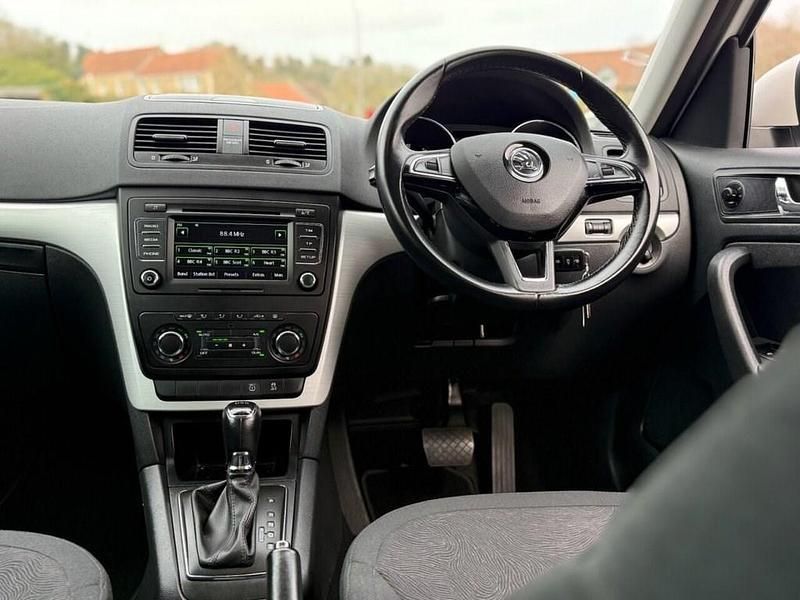 Used Skoda Yeti SE 105 HP (77 kW) 2014 White SUV