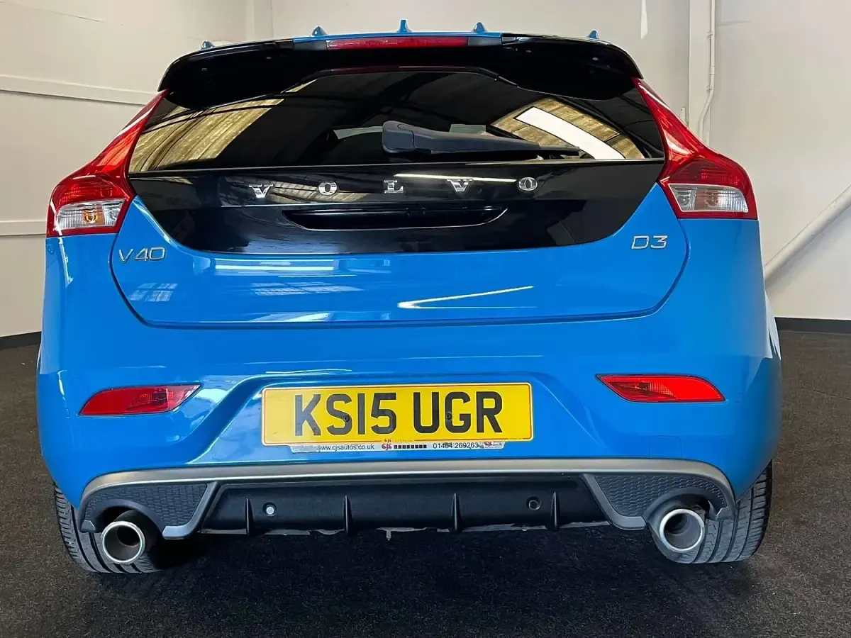 Used Volvo V40 R-Design 150 HP (110 kW) 2015 Blue Hatchback