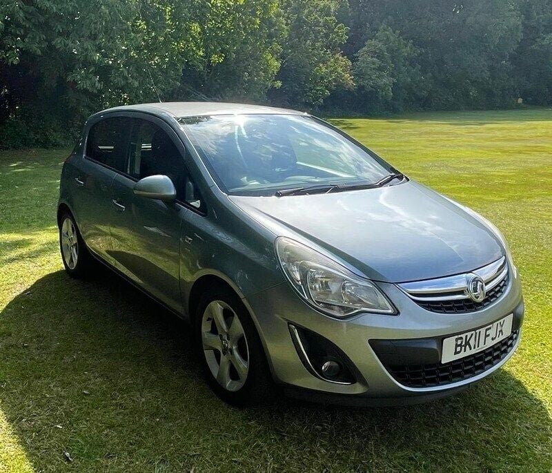 Silver Used 2011 Vauxhall Corsa Hatchback | £2,350 (Good price) - Image 1/4