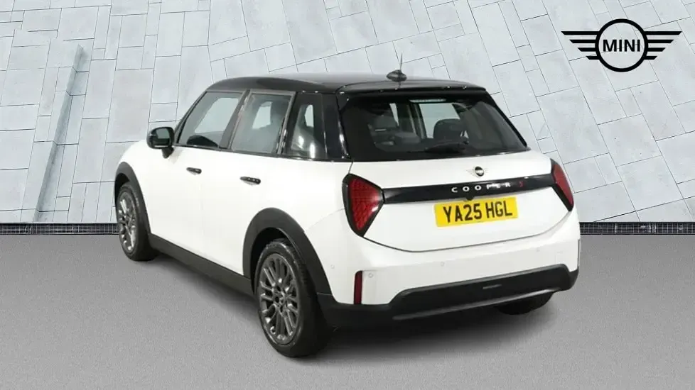 Used Mini Cooper S Hatch 201 HP (147 kW) 2025 White Hatchback