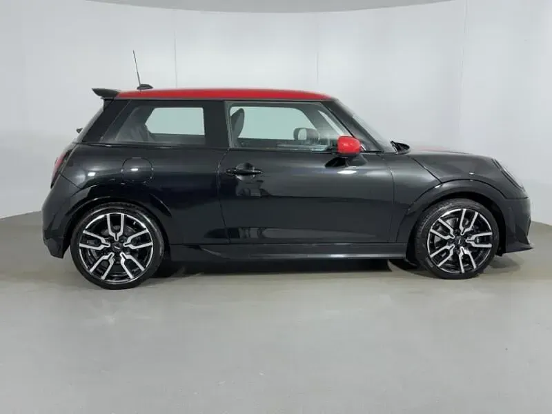 Used Mini Cooper Hatch 154 HP (113 kW) 2024 Black Hatchback