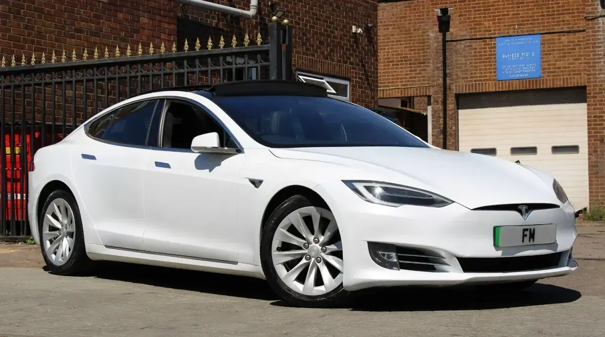 Used Tesla Model S 386 kW (525 HP) 2018 White Hatchback