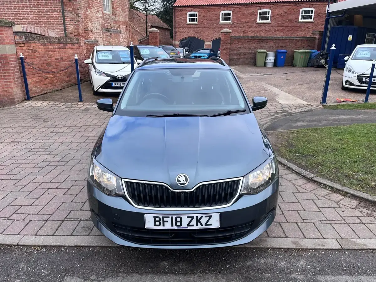 Used Skoda Fabia SE 95 HP (69 kW) 2018 Grey Estate