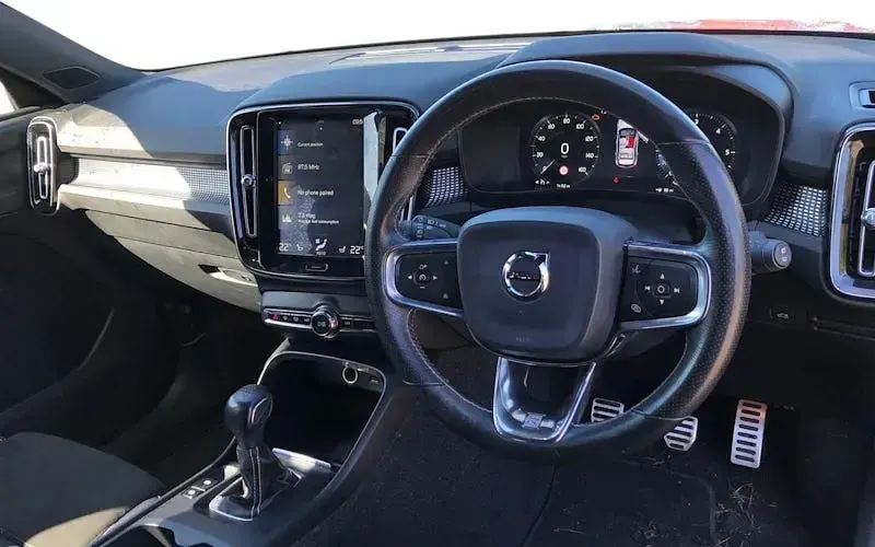 Usado Volvo XC40 Inscription 150 HP (110 kW) 2019 Azul SUV