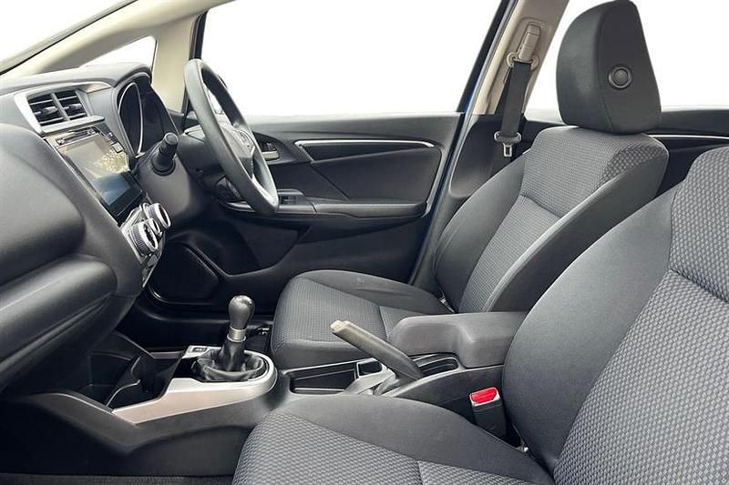 Used Honda Jazz SE 102 HP (75 kW) 2019 Brilliant sporty blue Hatchback