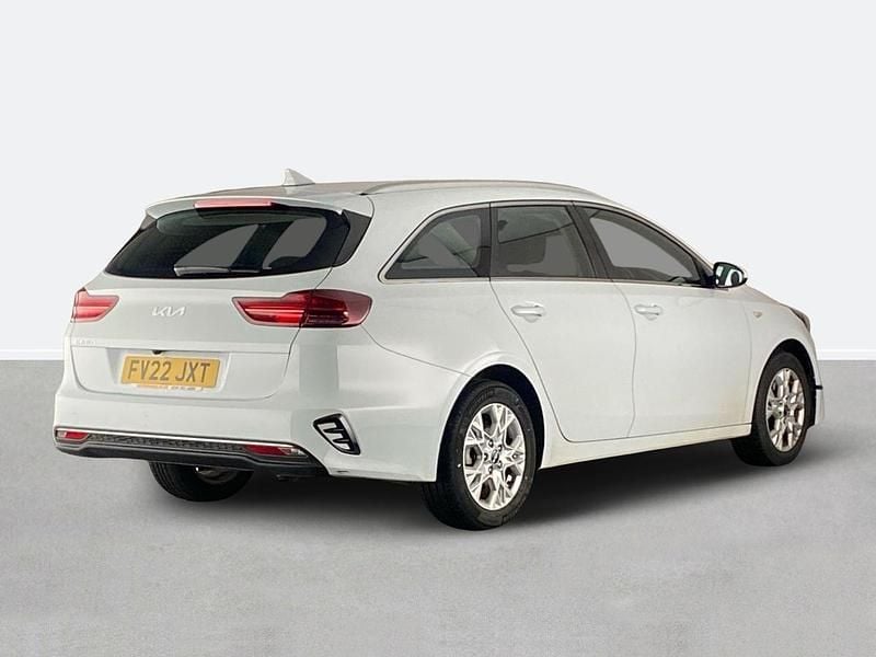 Used Kia Ceed 2022 White Hatchback