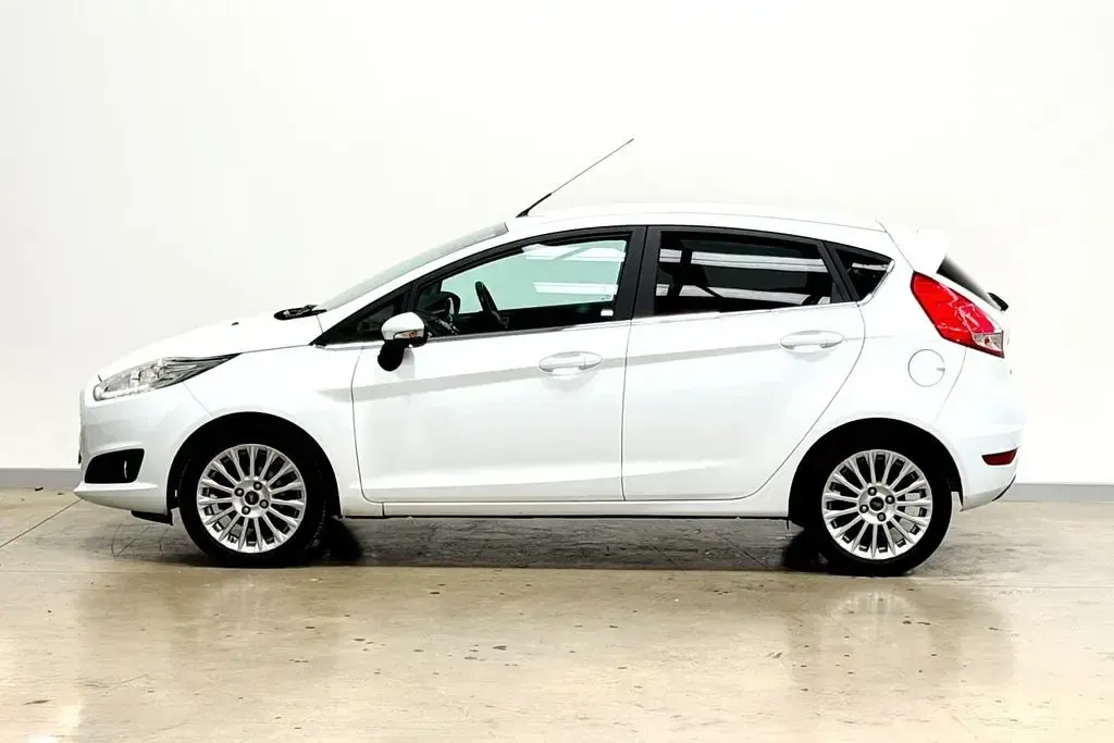Used Ford Fiesta Titanium 2013 White Hatchback