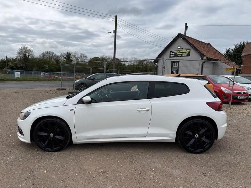 Begagnad VW Scirocco R-line 177 HK (130 kW) 2014 Vit Sportkupé