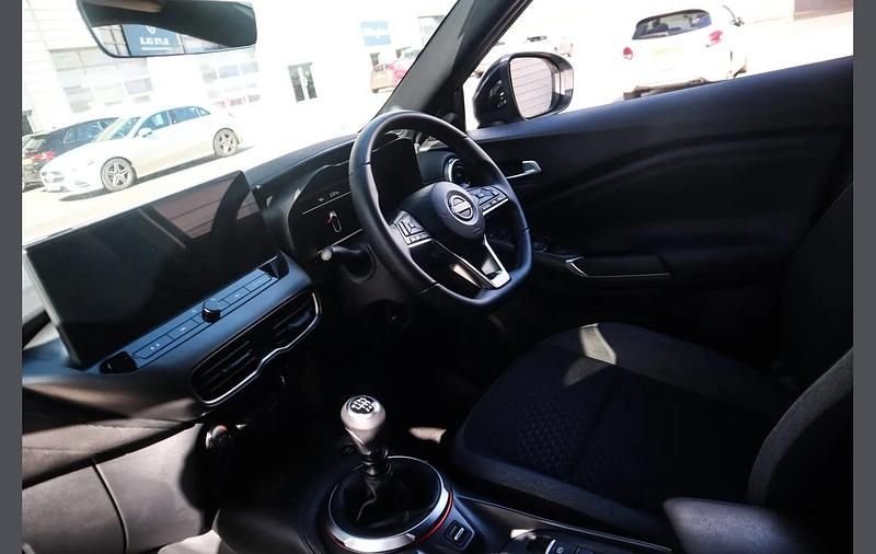 Used Nissan Juke N-Connecta 114 HP (83 kW) 2025 Silver SUV