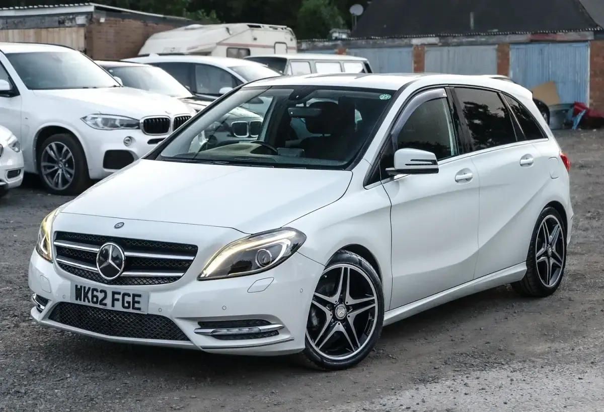 Used Mercedes B180 2012 White Hatchback