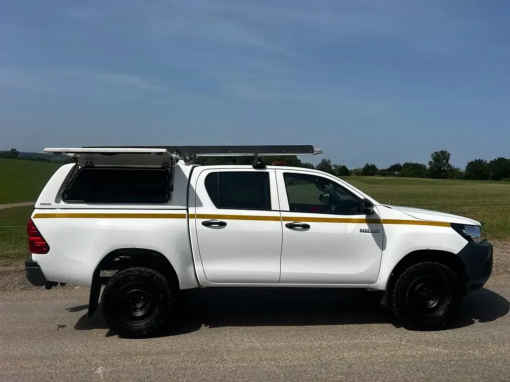 Używany Toyota HiLux Active 150 KM (110 kW) 2018 Biały Pickup