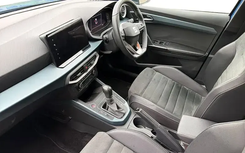 Used Seat Arona Xperience Lux 110 HP (80 kW) 2024 Blue SUV