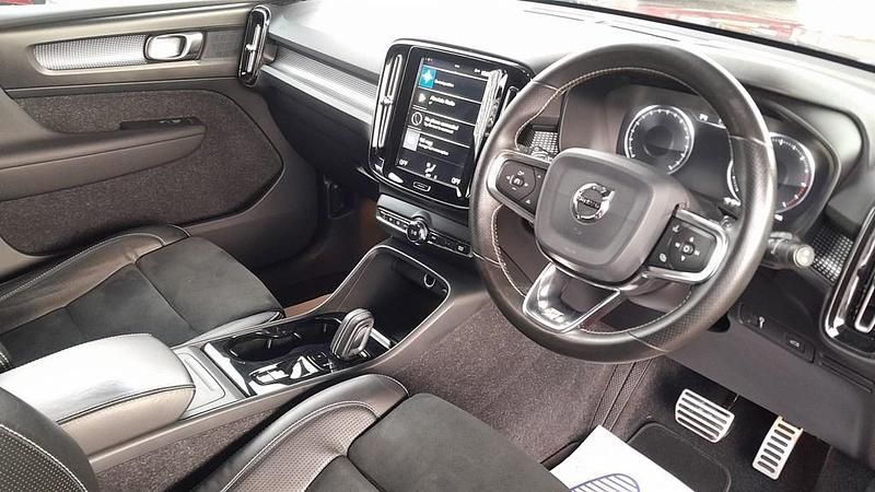 Used Volvo XC40 R-Design 150 HP (110 kW) 2019 Red SUV