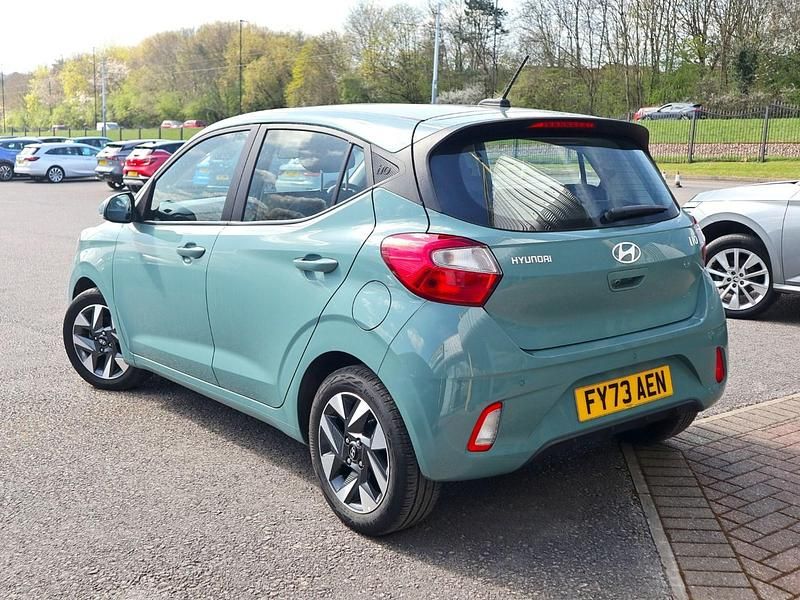 Used Hyundai i10 Advanced 2024 Mangrove green Hatchback