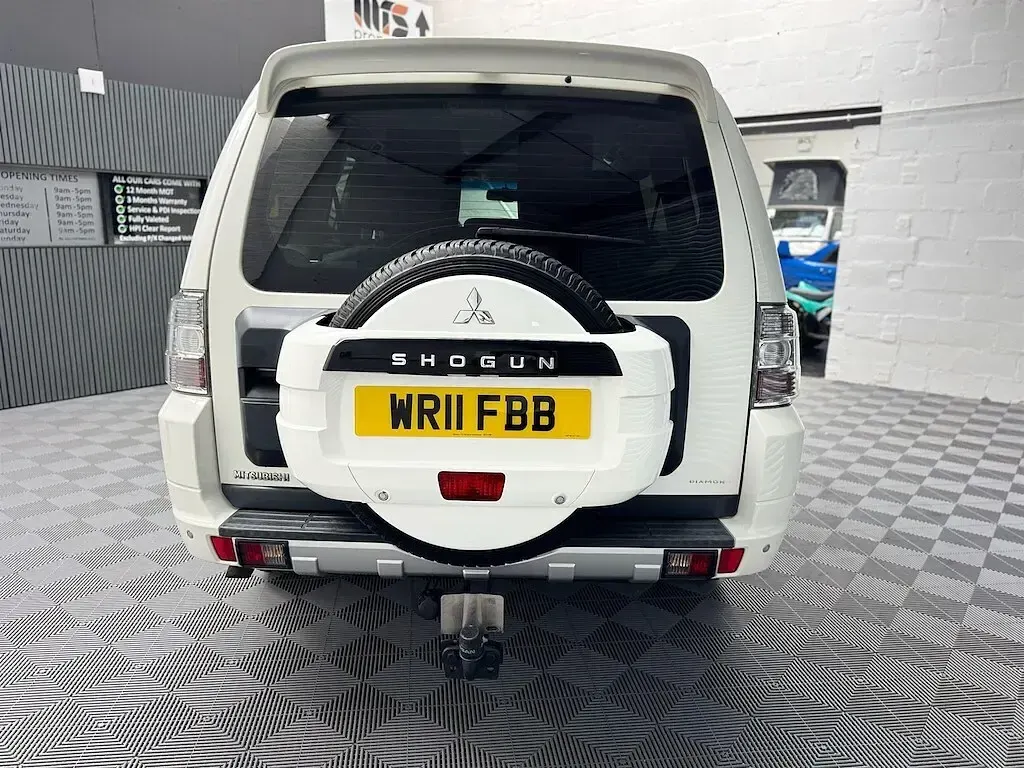 Used Mitsubishi Shogun 197 HP (144 kW) 2011 White SUV
