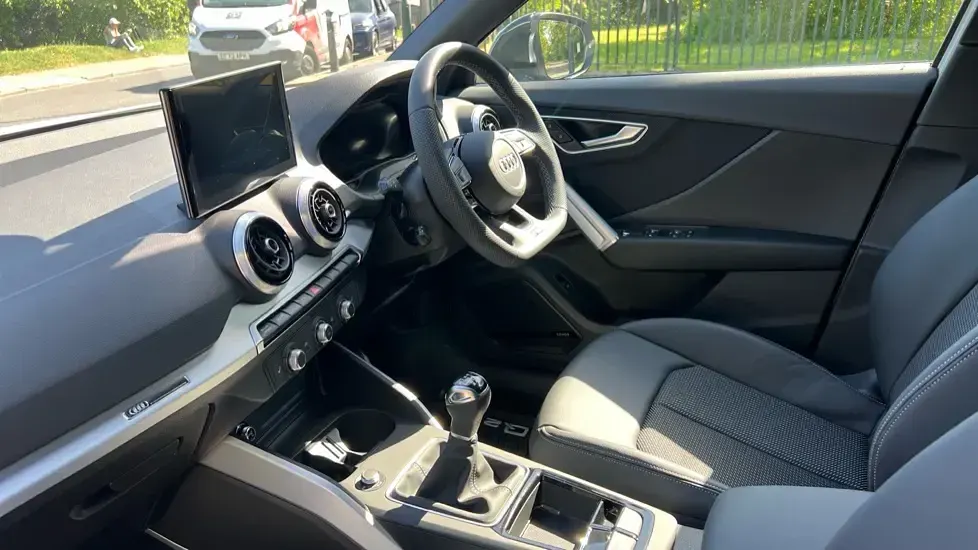 Używany Audi Q2 Black Edition 116 KM (85 kW) 2026 Biały SUV