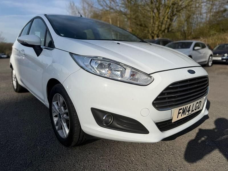Used Ford Fiesta Zetec 82 HP (60 kW) 2014 White Hatchback