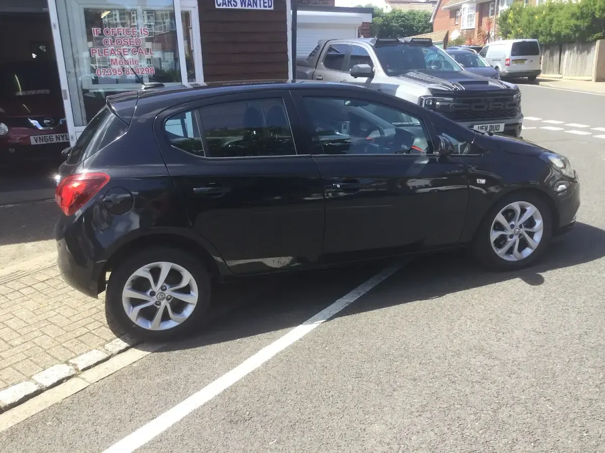 Used Vauxhall Corsa SRi 90 HP (66 kW) 2016 Black Hatchback