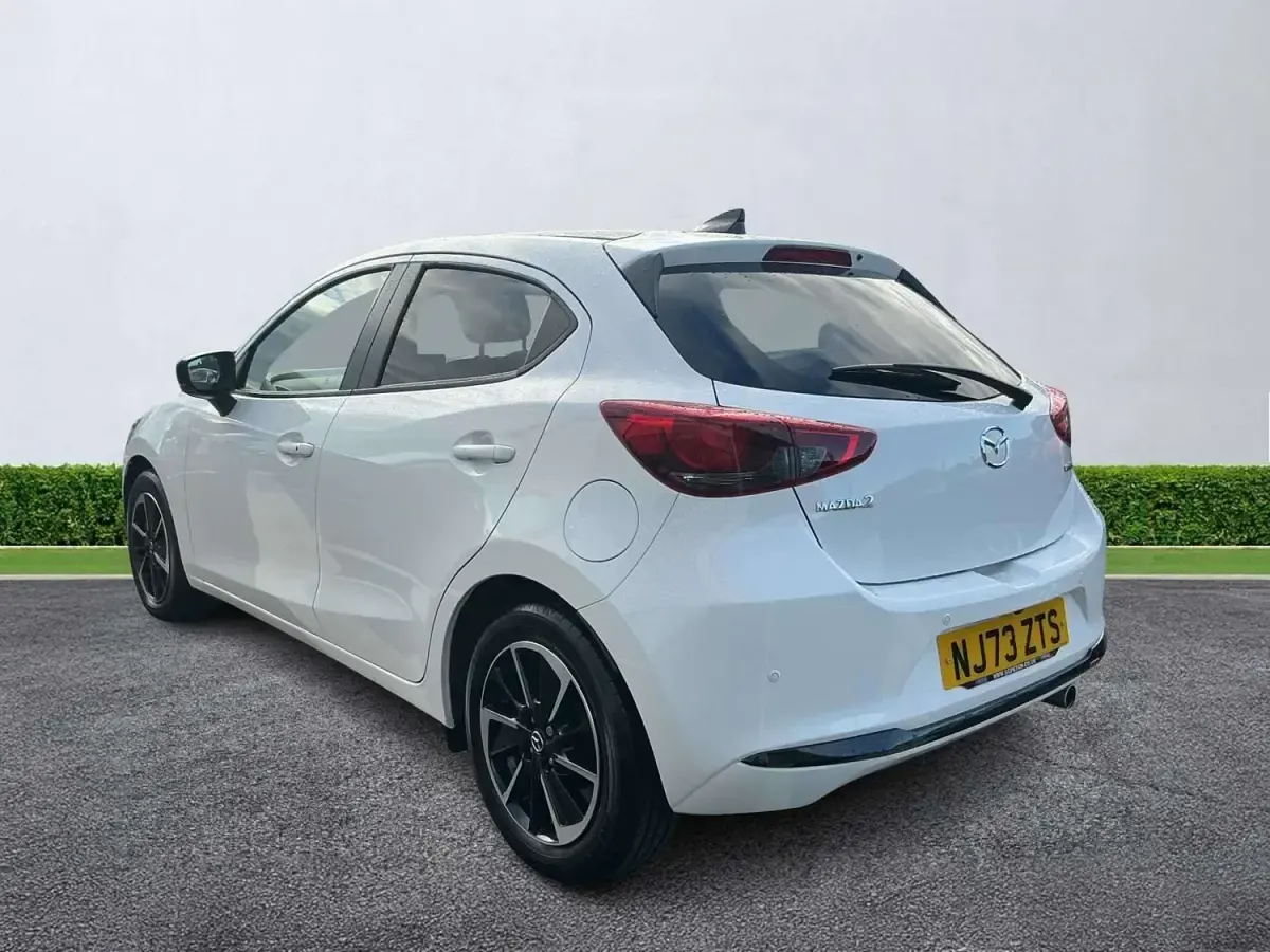 Używany Mazda 2 Homura-Aka 116 KM (85 kW) 2023 Biały Hatchback