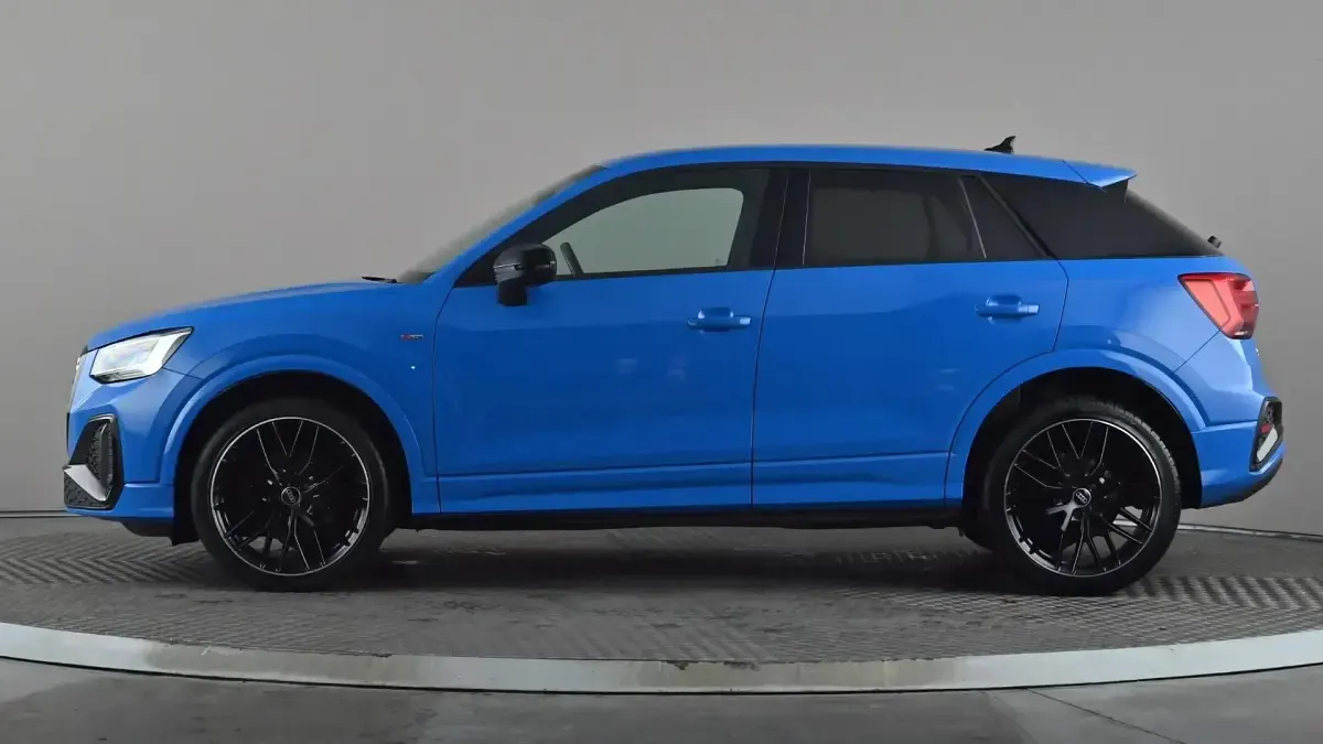 Used Audi Q2 Black Edition 110 HP (80 kW) 2022 Blue SUV
