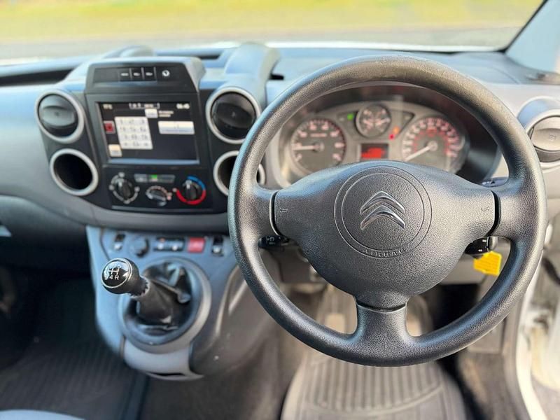 Usado Citroën Berlingo 75 CV (55 kW) 2016 Blanco Monovolumen