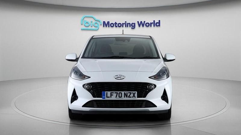 Used Hyundai i10 Premium 84 HP (61 kW) 2020 White Hatchback