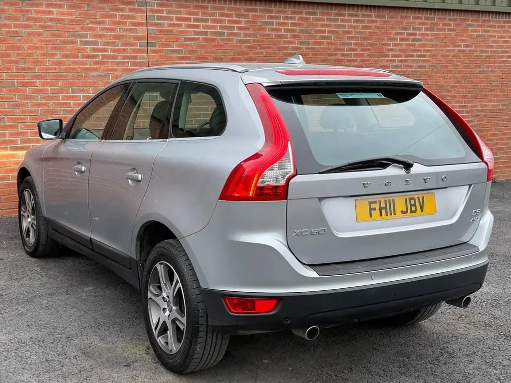 Used Volvo XC60 SE Lux 215 HP (158 kW) 2011 Silver SUV