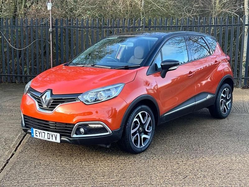 Used Renault Captur Dynamique 90 HP (66 kW) 2017 Orange/black SUV