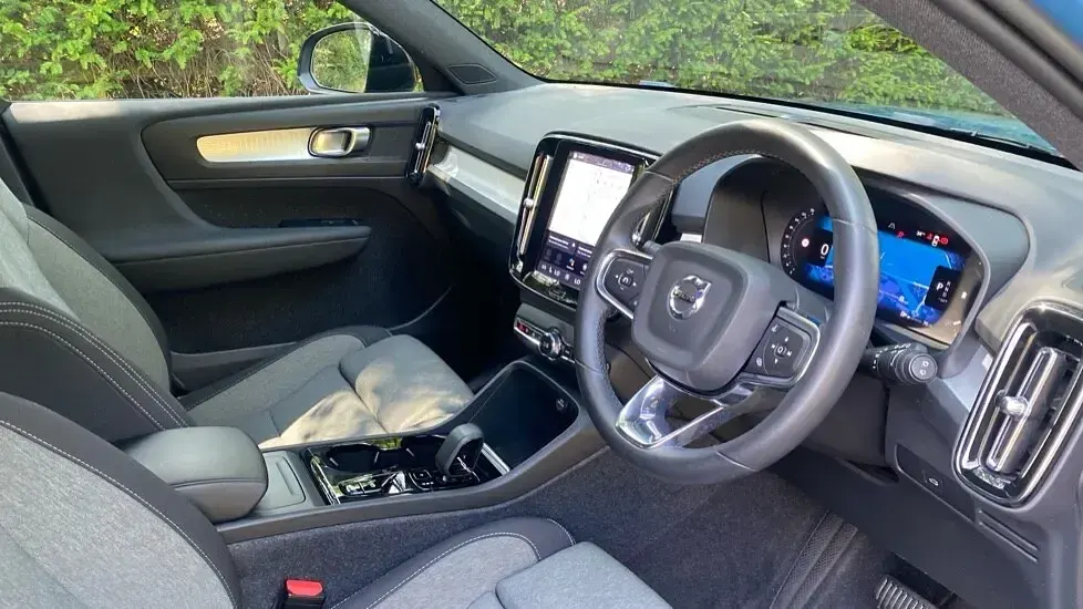 Used Volvo XC40 Plus 194 HP (142 kW) 2023 Blue SUV