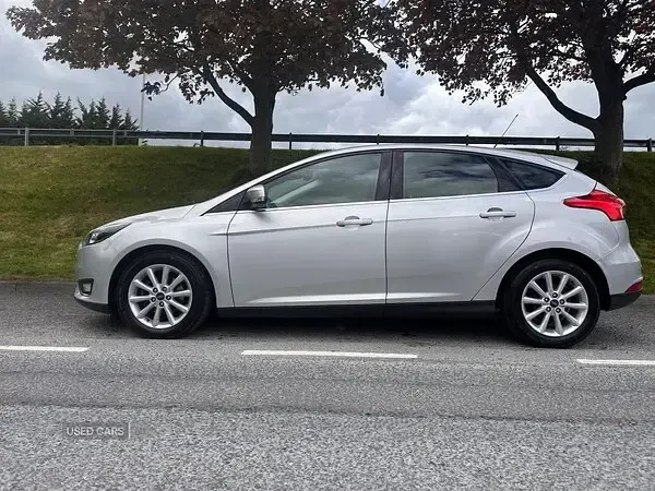 Used Ford Focus Titanium 125 HP (91 kW) 2015 Silver Hatchback