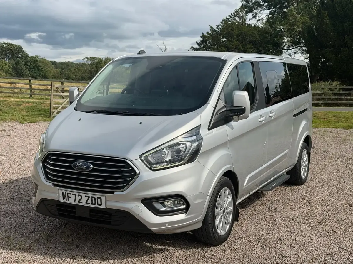 Used Ford Tourneo Custom Titanium 130 HP (95 kW) 2022 Silver Van