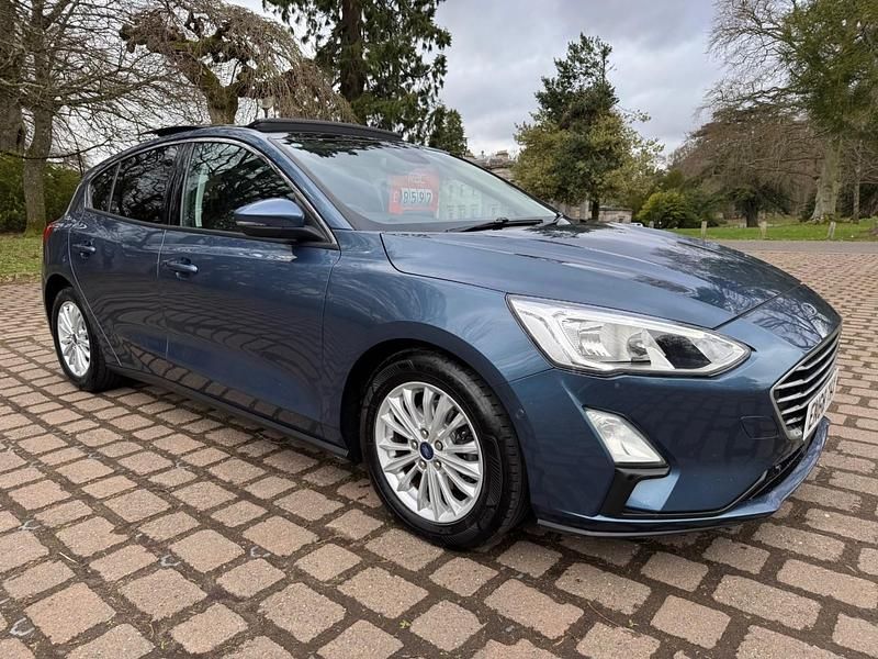 Used Ford Focus Titanium 125 HP (91 kW) 2018 Blue Hatchback
